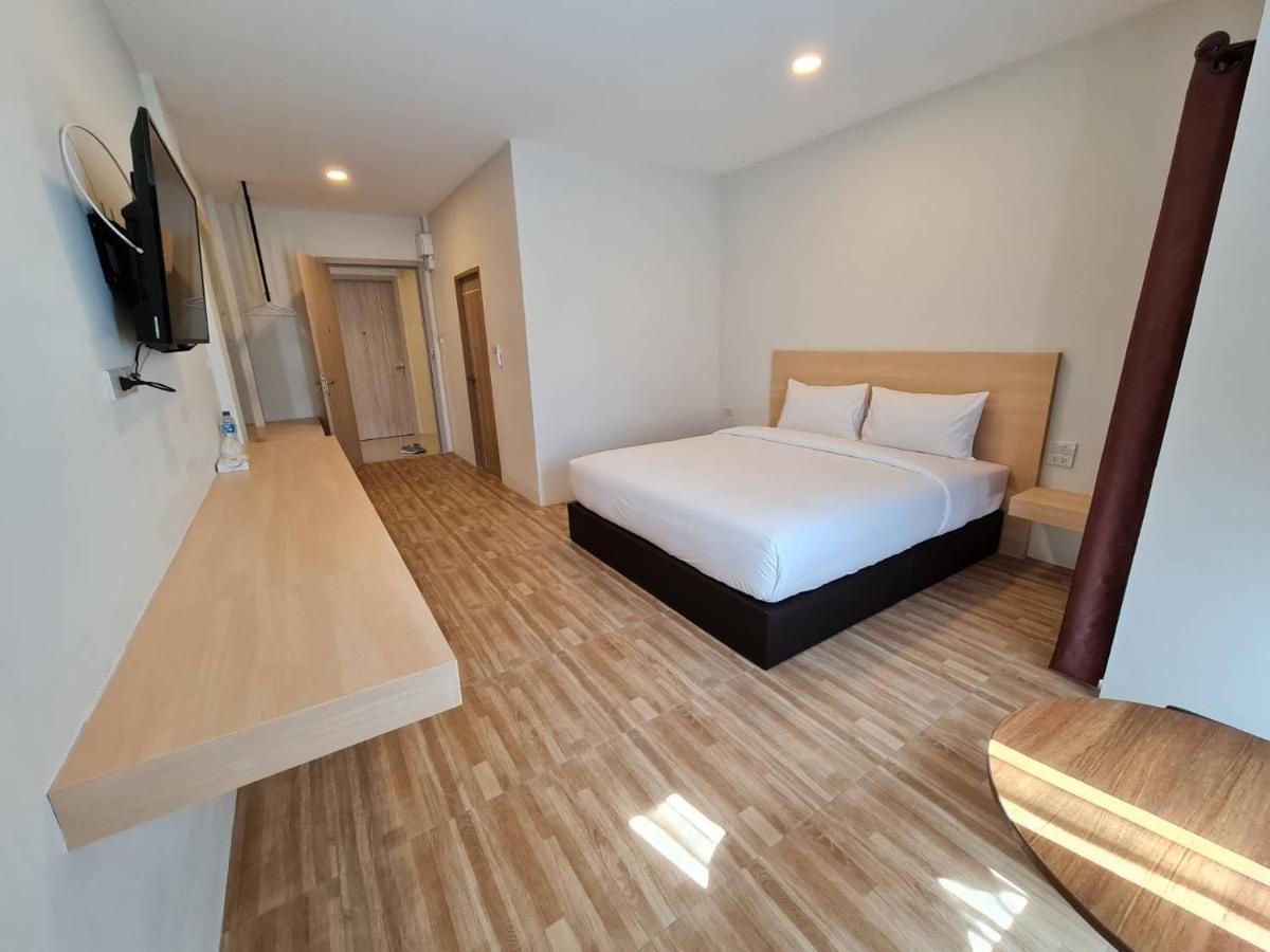 The Charlotte Smart Hotel Lop Buri Esterno foto
