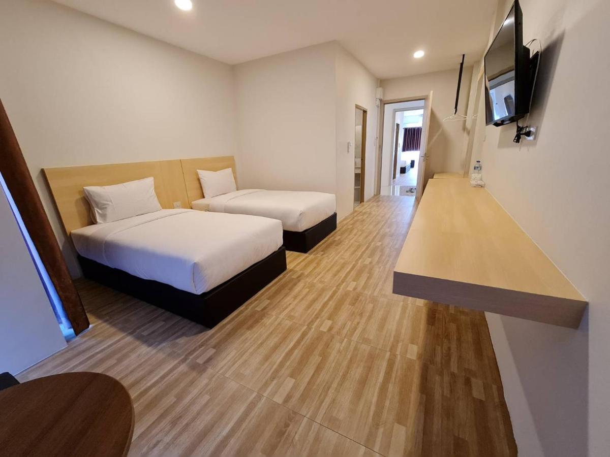 The Charlotte Smart Hotel Lop Buri Esterno foto
