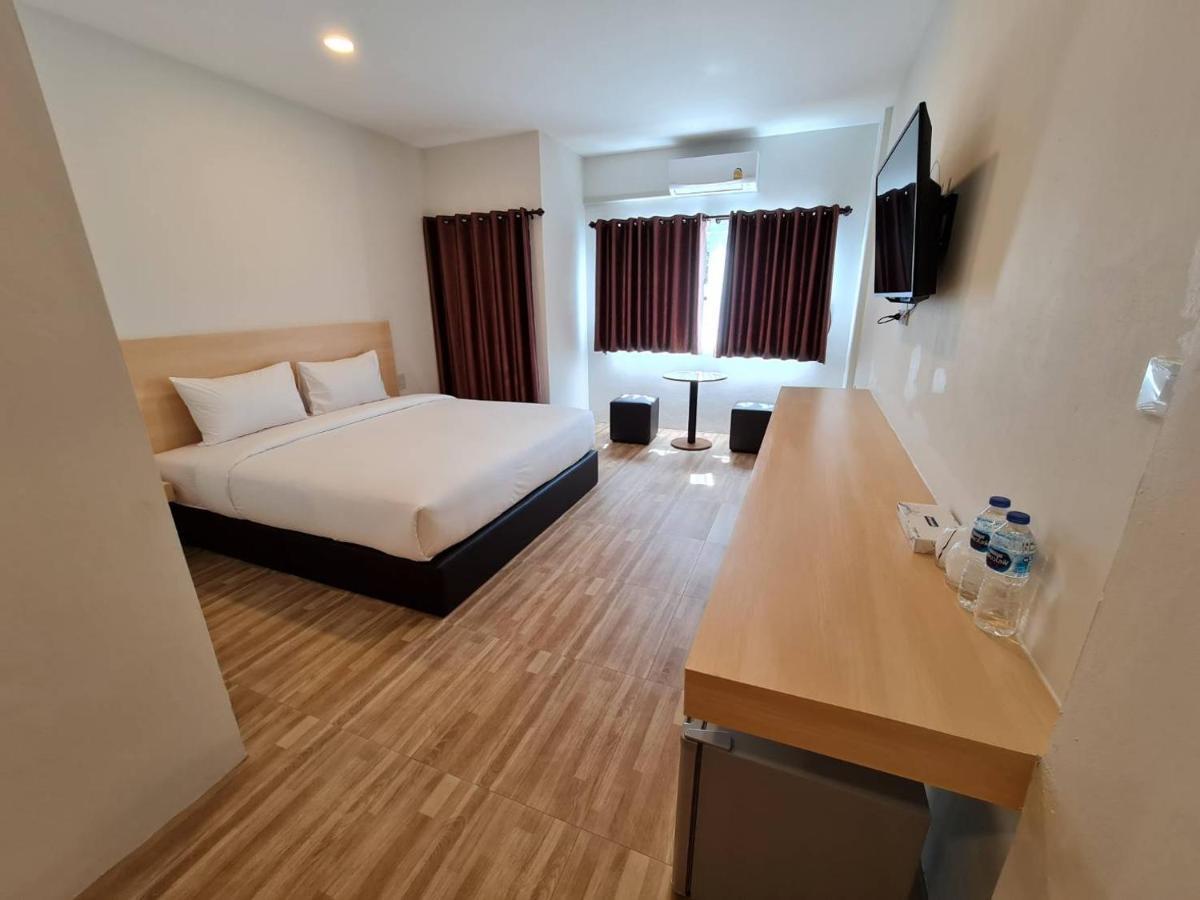 The Charlotte Smart Hotel Lop Buri Esterno foto