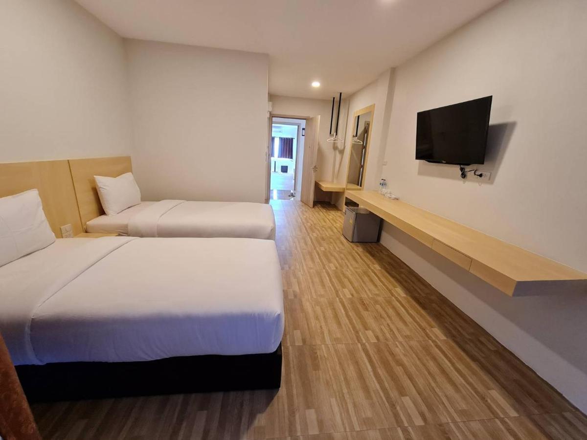 The Charlotte Smart Hotel Lop Buri Esterno foto