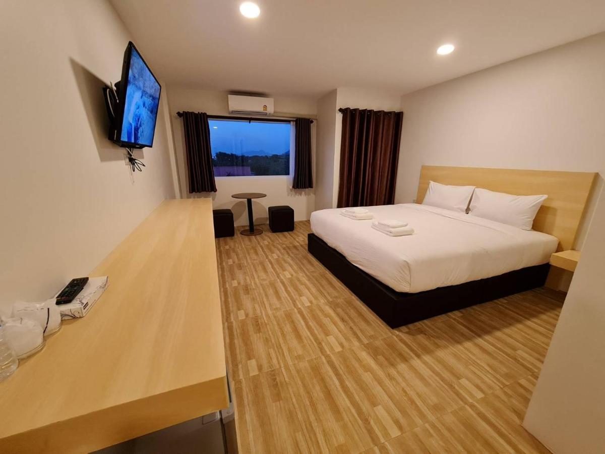 The Charlotte Smart Hotel Lop Buri Esterno foto