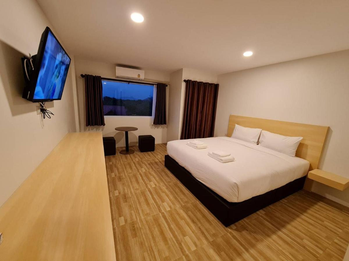The Charlotte Smart Hotel Lop Buri Esterno foto