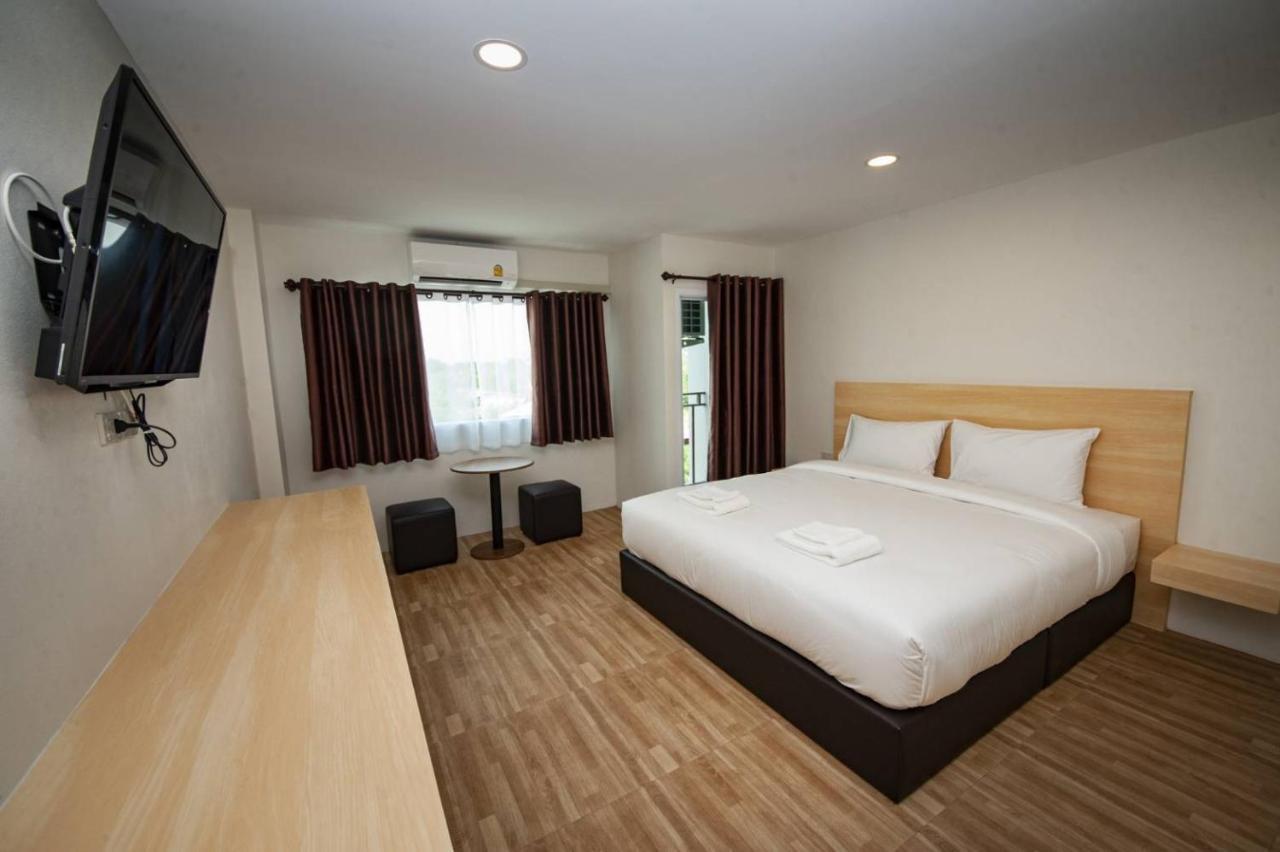 The Charlotte Smart Hotel Lop Buri Esterno foto