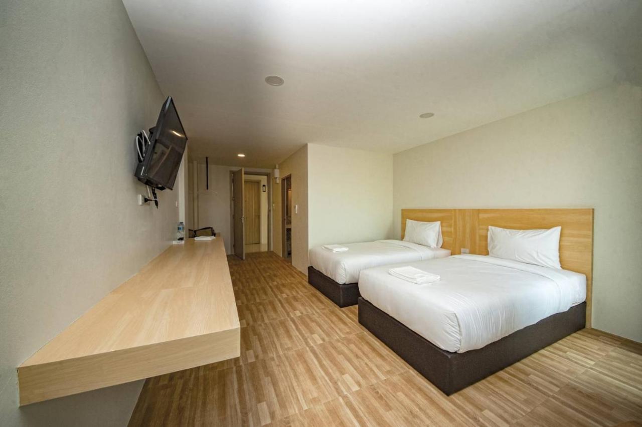 The Charlotte Smart Hotel Lop Buri Esterno foto