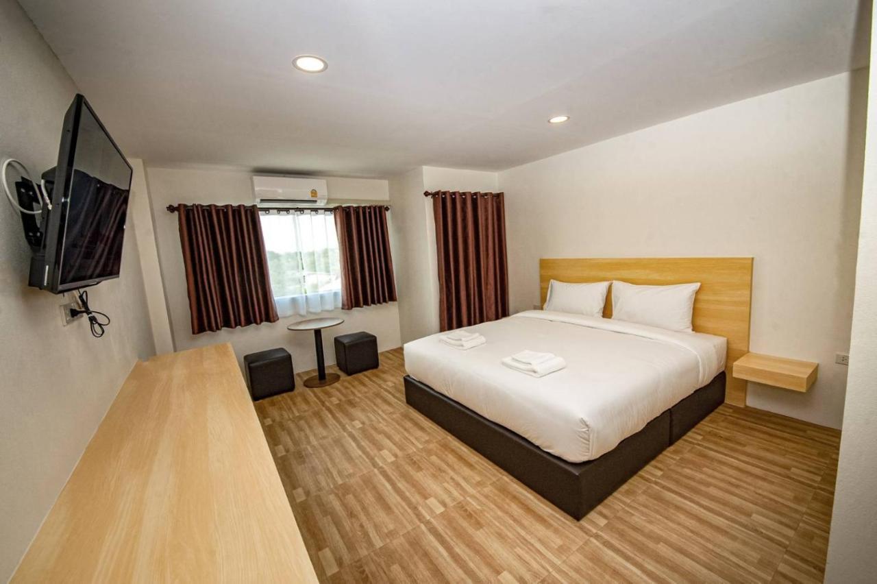 The Charlotte Smart Hotel Lop Buri Esterno foto