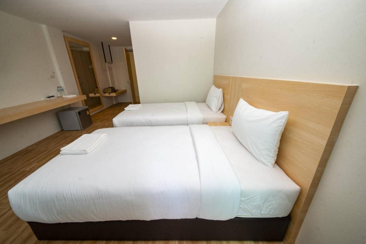 The Charlotte Smart Hotel Lop Buri Esterno foto