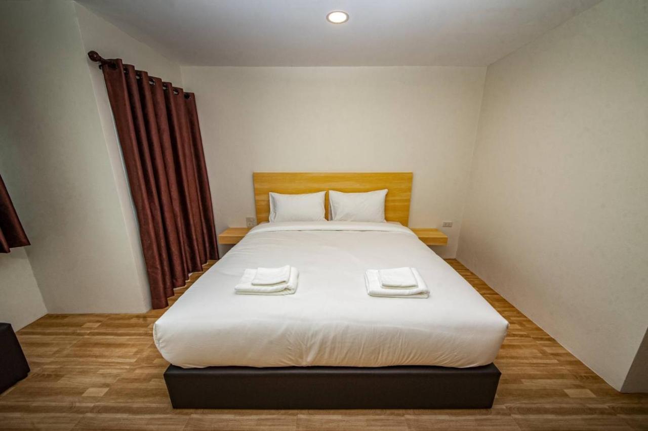 The Charlotte Smart Hotel Lop Buri Esterno foto