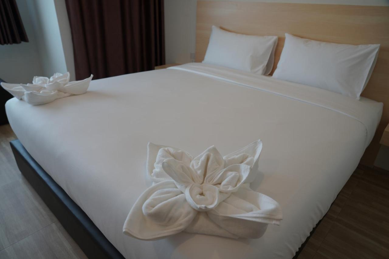 The Charlotte Smart Hotel Lop Buri Esterno foto