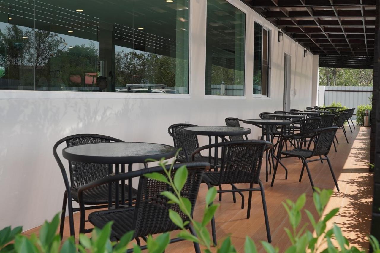 The Charlotte Smart Hotel Lop Buri Esterno foto