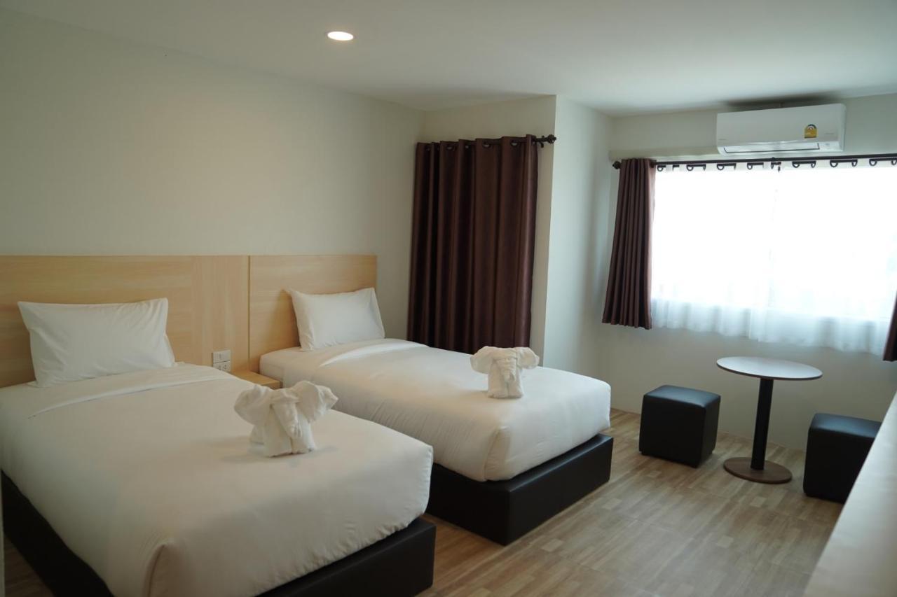 The Charlotte Smart Hotel Lop Buri Esterno foto