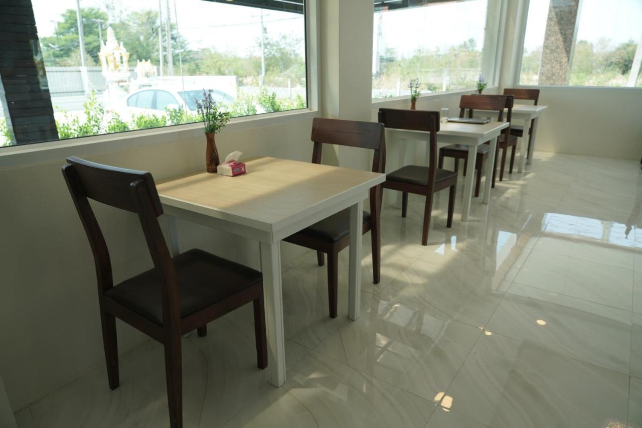The Charlotte Smart Hotel Lop Buri Esterno foto