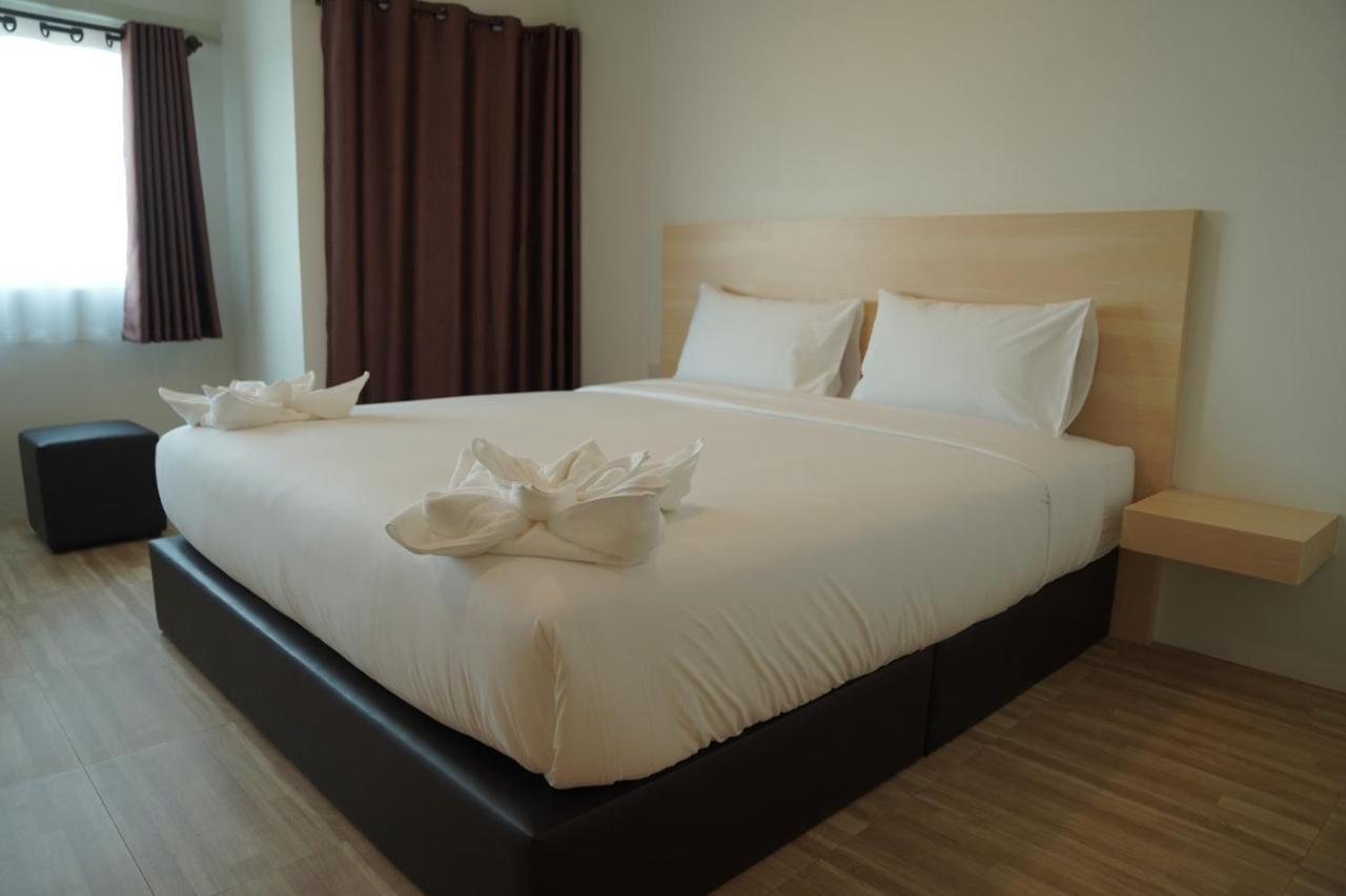 The Charlotte Smart Hotel Lop Buri Esterno foto