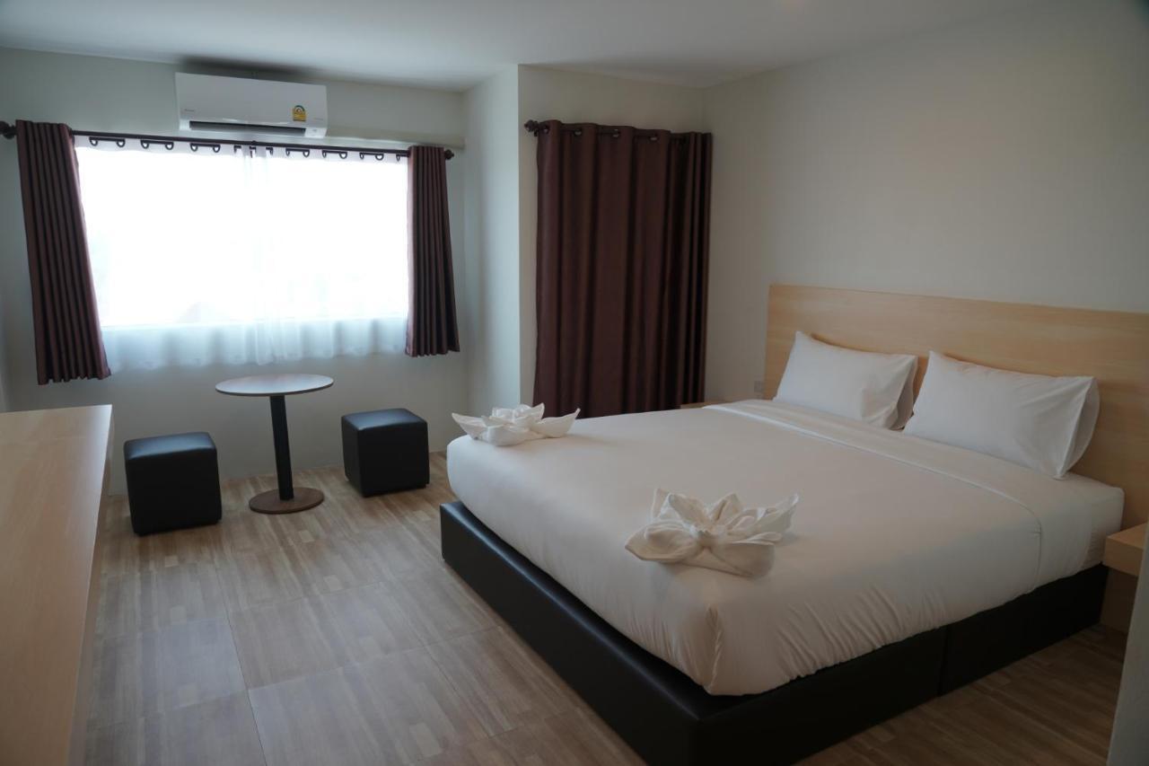 The Charlotte Smart Hotel Lop Buri Esterno foto