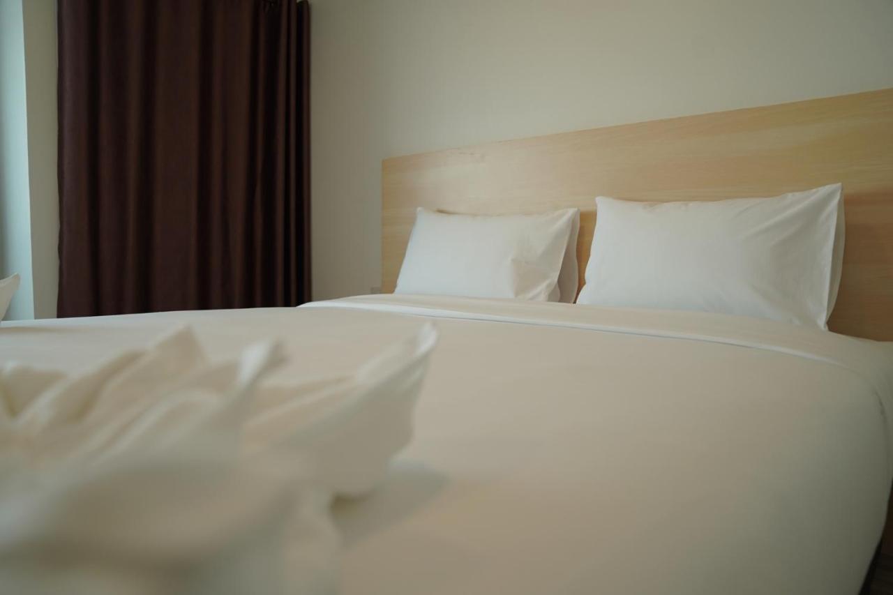 The Charlotte Smart Hotel Lop Buri Esterno foto