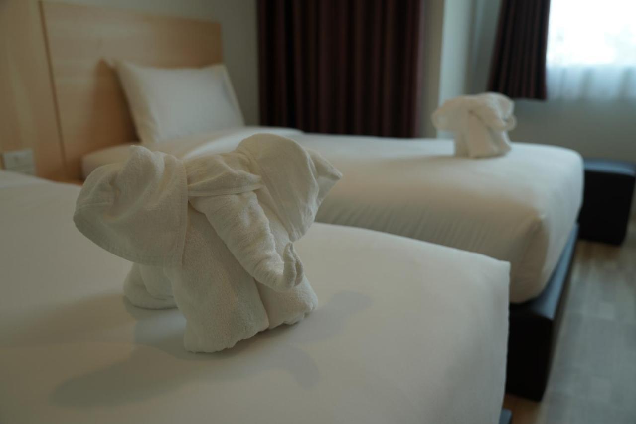 The Charlotte Smart Hotel Lop Buri Esterno foto