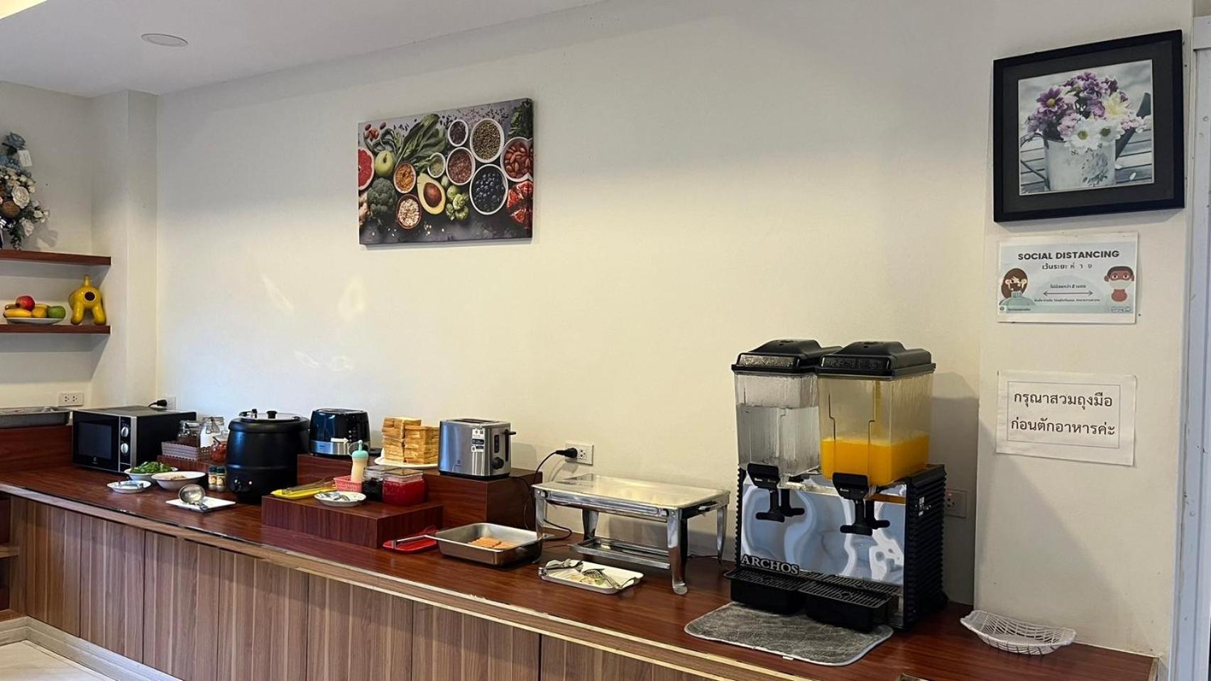 The Charlotte Smart Hotel Lop Buri Esterno foto