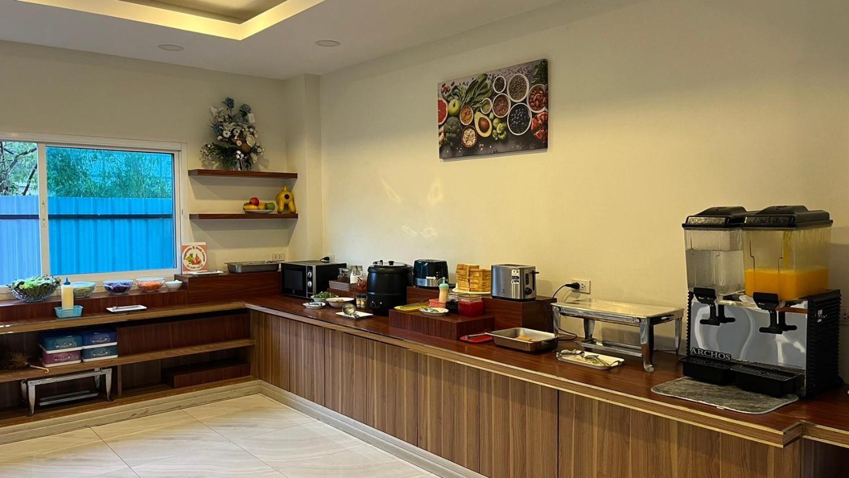 The Charlotte Smart Hotel Lop Buri Esterno foto